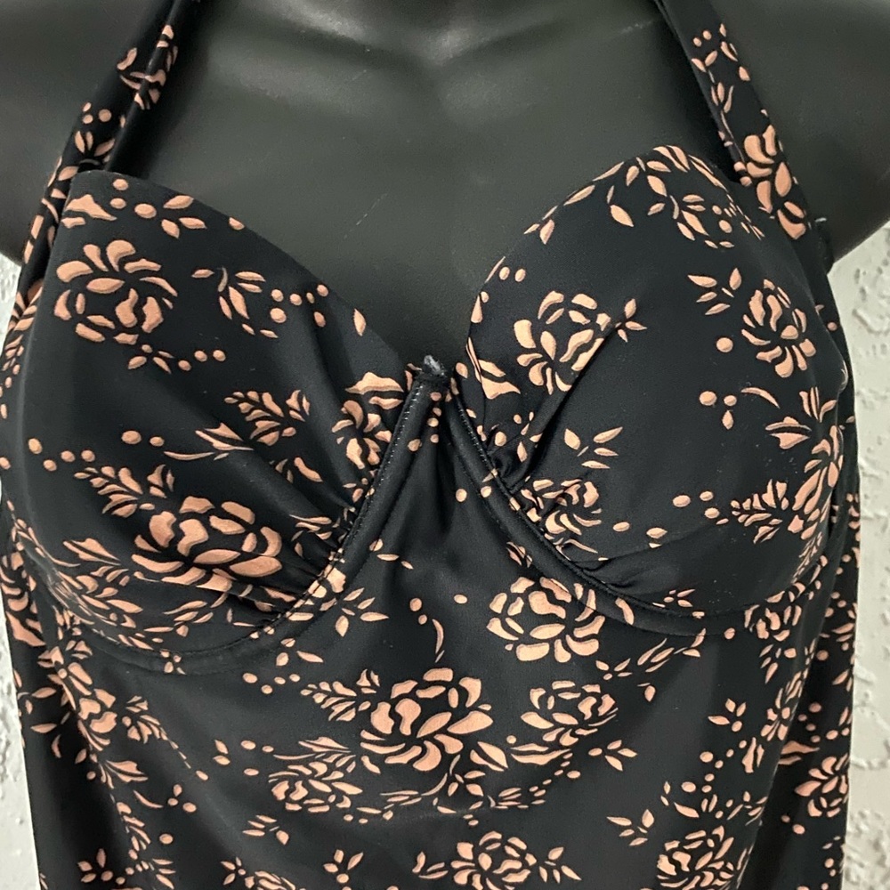 Woman’s Bathing Suit Top Smart and Sexy 36C Flowered Graphics BeachyCore